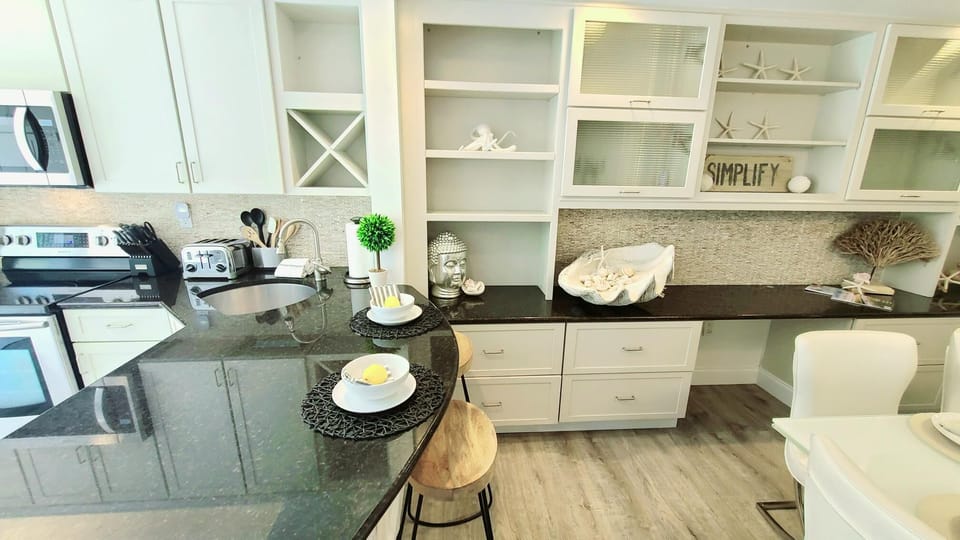 Fully Equipped Kitchen Stainless Appliances