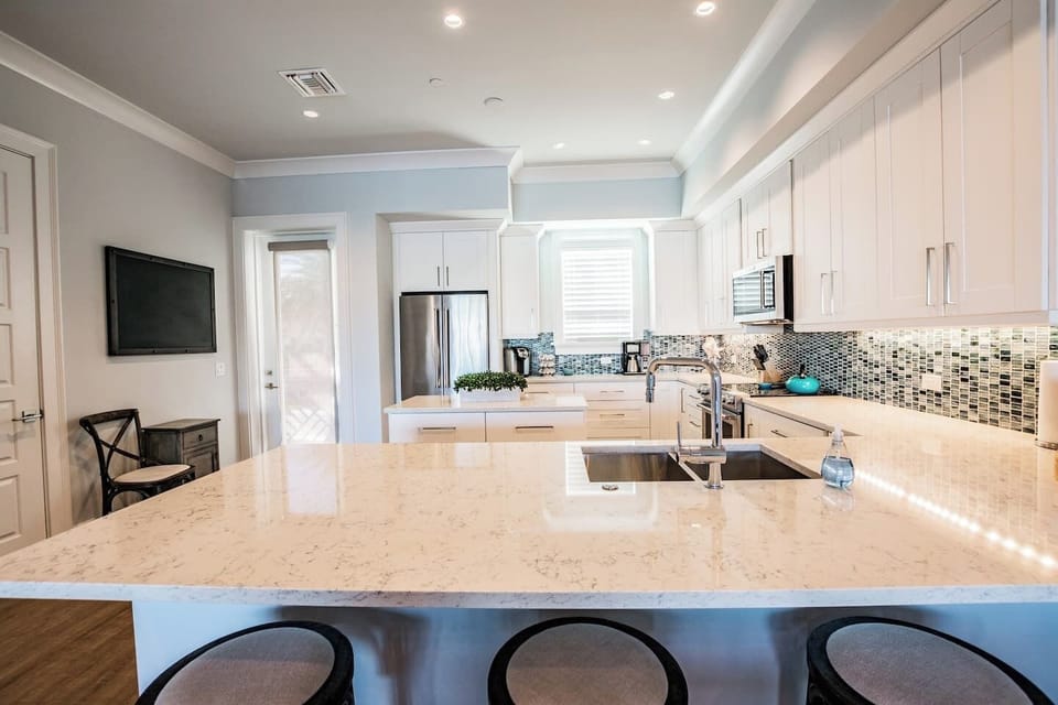 Enjoy gatherings at the beautiful Quartz topped breakfast bar