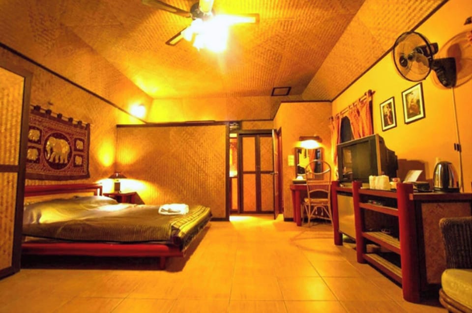 Bungalow Good View | Hypo-allergenic bedding available, desk, blackout drapes, soundproofing