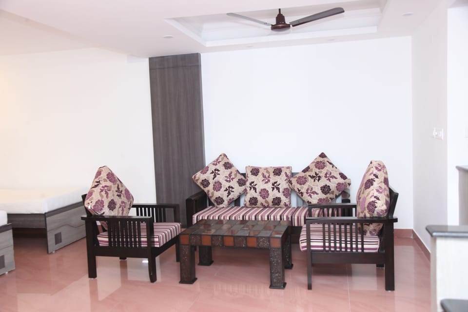 Suite | Living area | Flat-screen TV