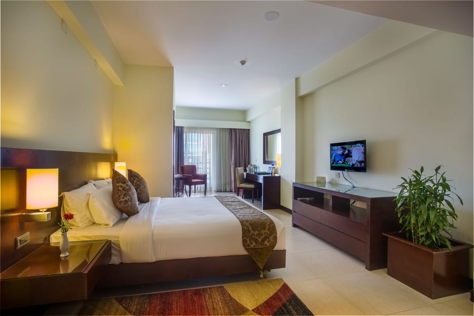 Premium Double Room | Minibar, in-room safe, desk, laptop workspace