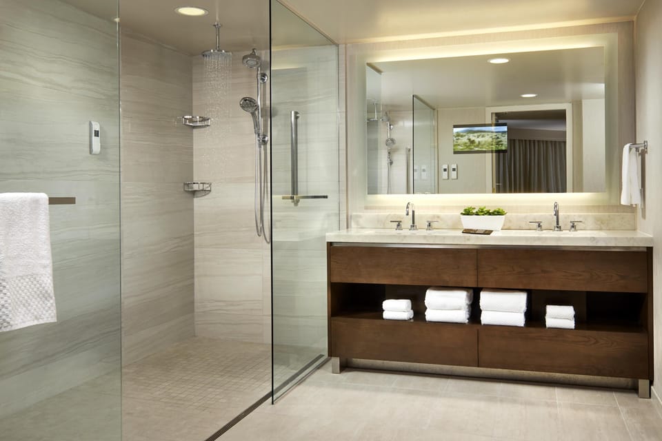 Suite, 1 King Bed, Non Smoking | Bathroom shower