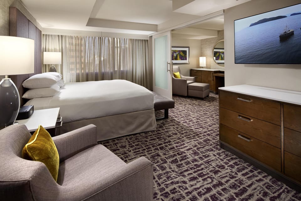 Suite, 1 King Bed, Non Smoking | Hypo-allergenic bedding, down comforters, in-room safe, desk