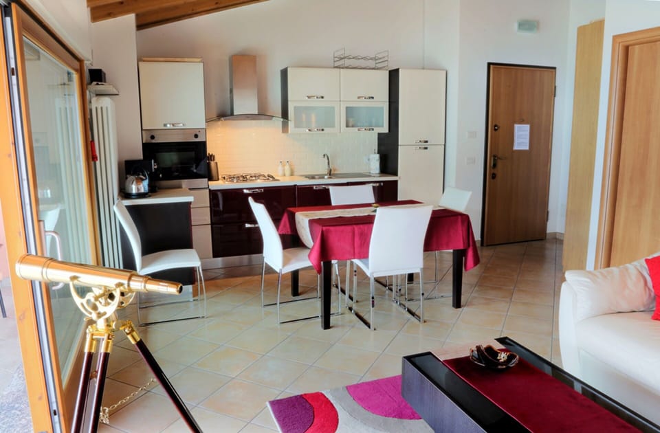 Open Plan Fitted Kitchen