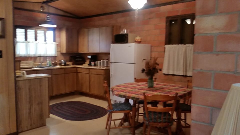FULLY EQUIPPED BOTH  KITCHEN & DINNING ROOM