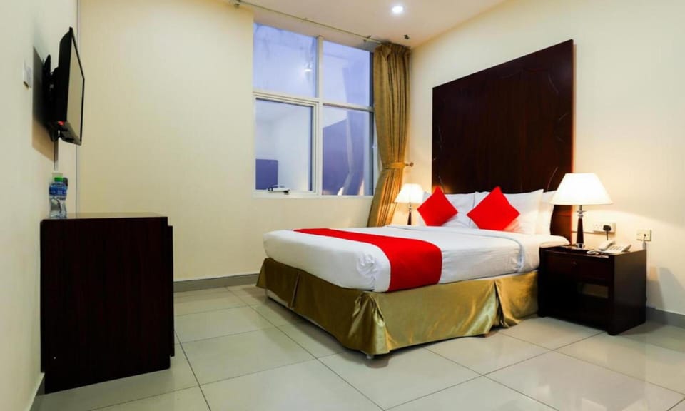 Egyptian cotton sheets, premium bedding, in-room safe, desk