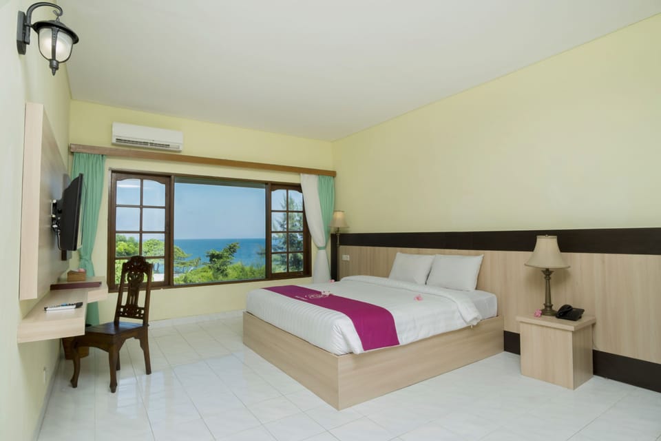 Superior Double or Twin Room, Garden View | Pillowtop beds, in-room safe, desk, WiFi (free)
