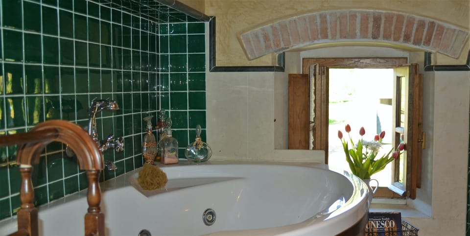 Triple Room, Shared Bathroom | Jetted tub