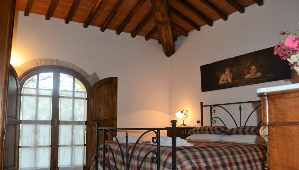 Double Room, Shared Bathroom | Premium bedding, soundproofing, iron/ironing board, free WiFi