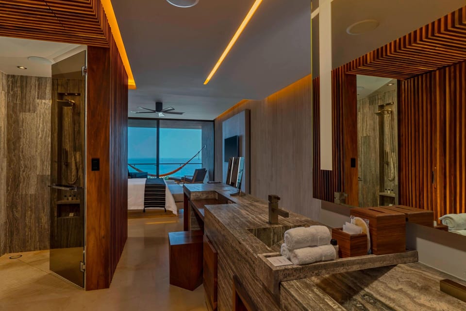 Ocean View Room 1 King Bed | Premium bedding, pillowtop beds, minibar, in-room safe