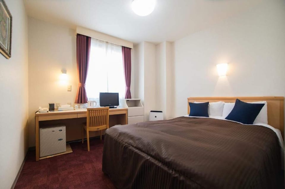 Double Room, Non Smoking | Desk, free WiFi, bed sheets