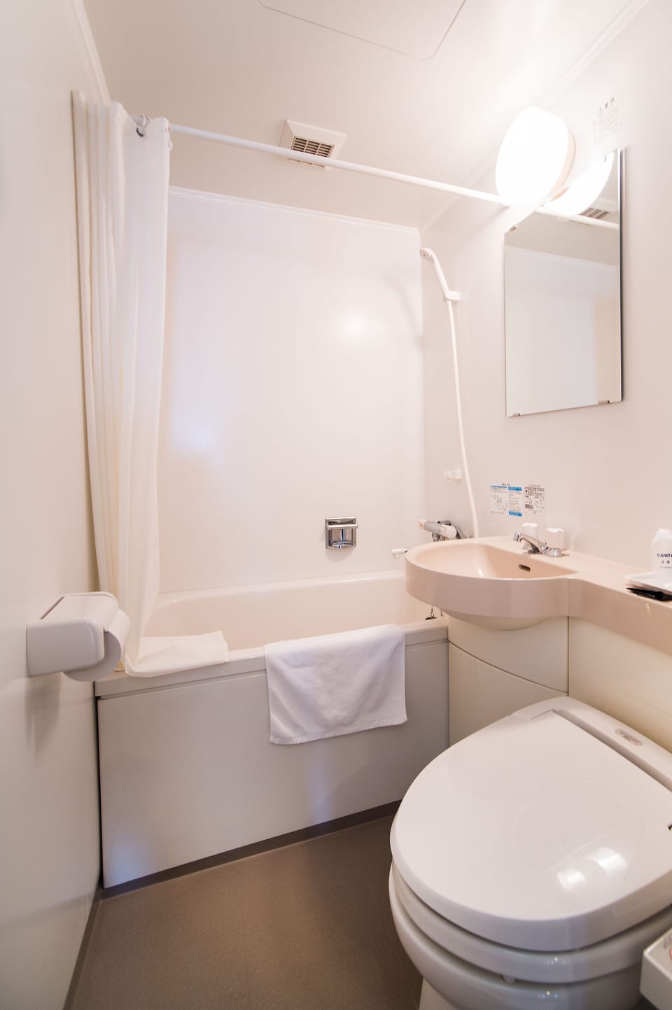 Combined shower/tub, free toiletries, hair dryer, slippers