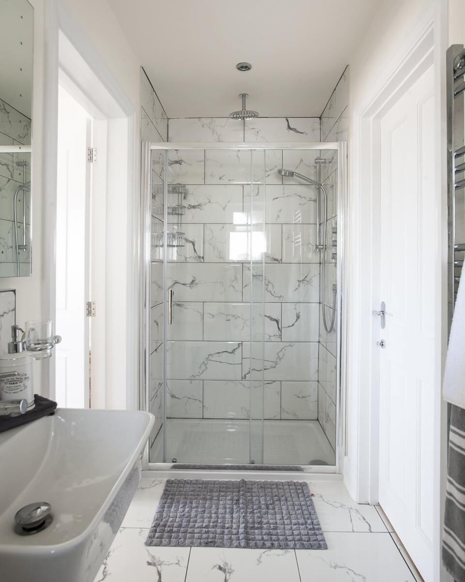 All bedrooms with en-suite facilities including walk in double shower