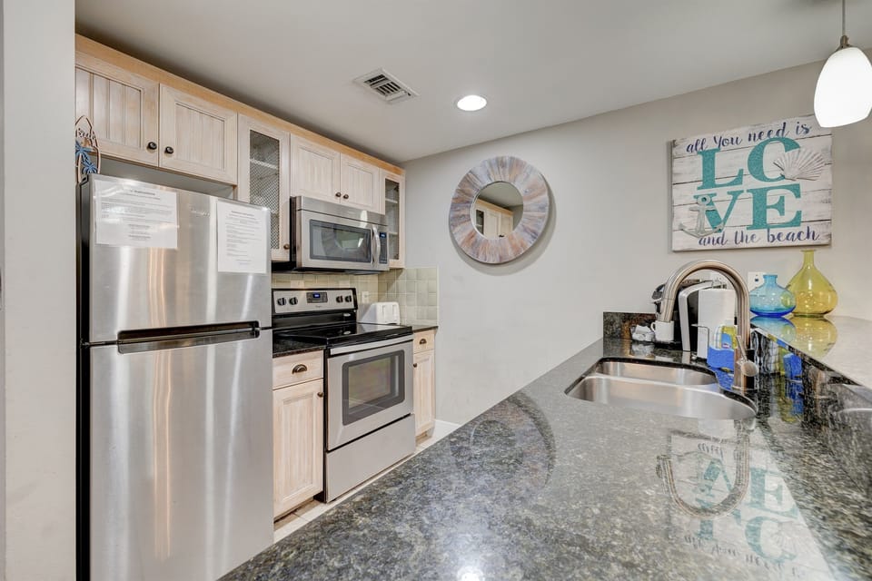 New stainless steel kitchen appliances & brand new in-unit full washer & dryer!!