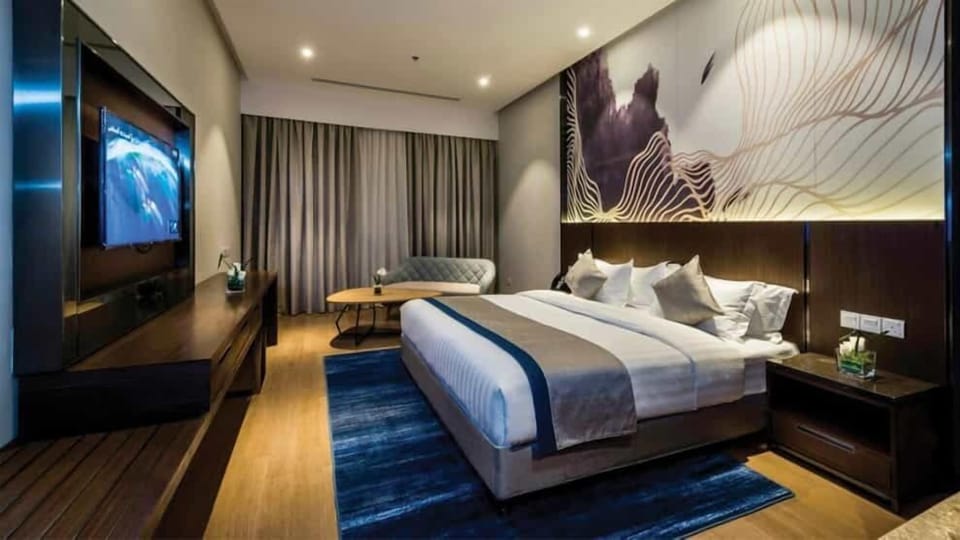 Minibar, in-room safe, iron/ironing board, free WiFi