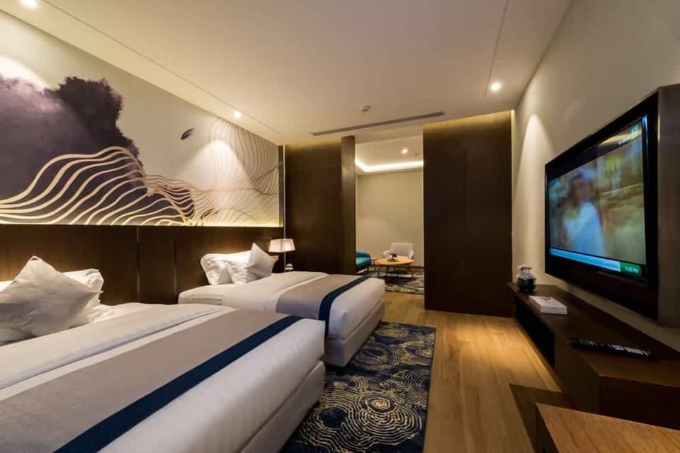 Studio Suite | Minibar, in-room safe, iron/ironing board, free WiFi
