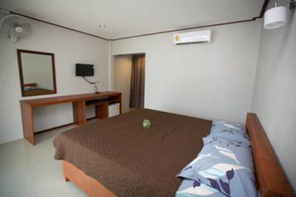 Beachfront Bungalow  | Hypo-allergenic bedding available, desk, bed sheets