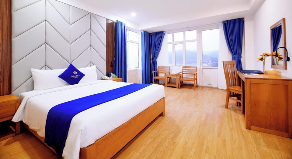 Luxury Double | Minibar, desk, WiFi (free), bed sheets