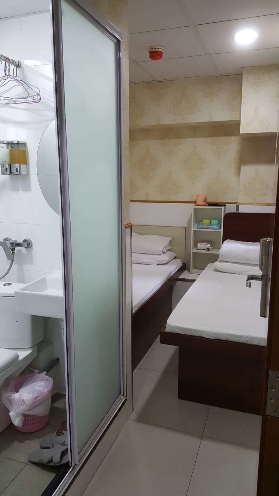 Twin Room | Soundproofing, free WiFi, wheelchair access