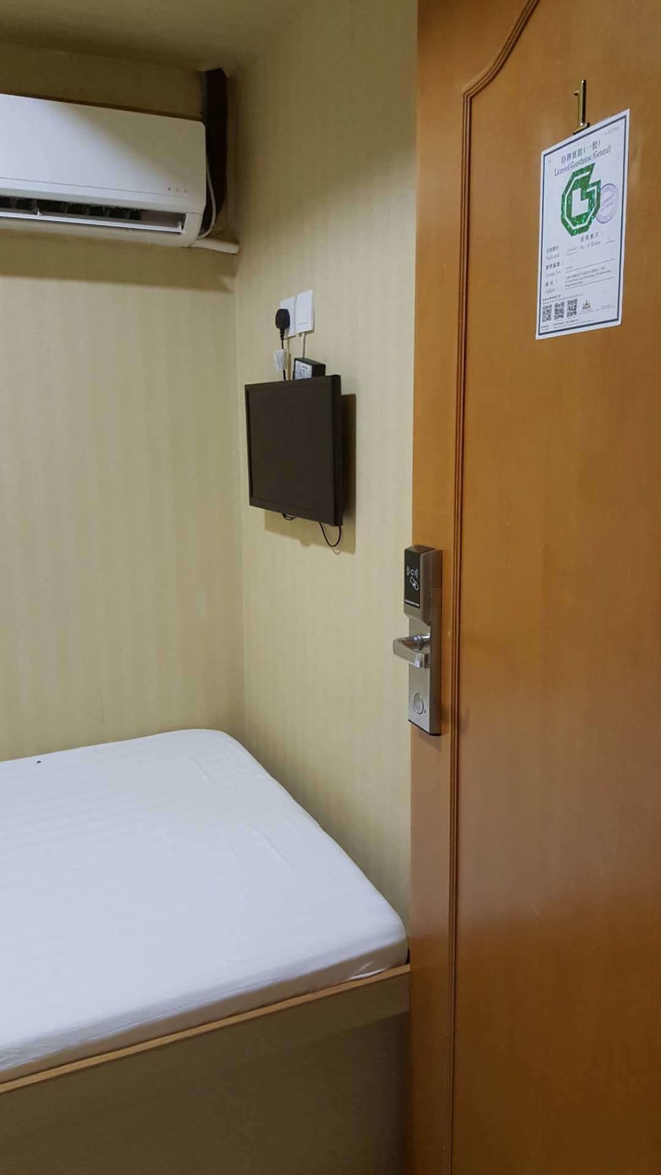 Double Room(Partially Have Window) | Soundproofing, free WiFi, wheelchair access