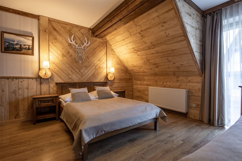 Deluxe Double or Twin Room | Desk, soundproofing, iron/ironing board, cribs/infant beds