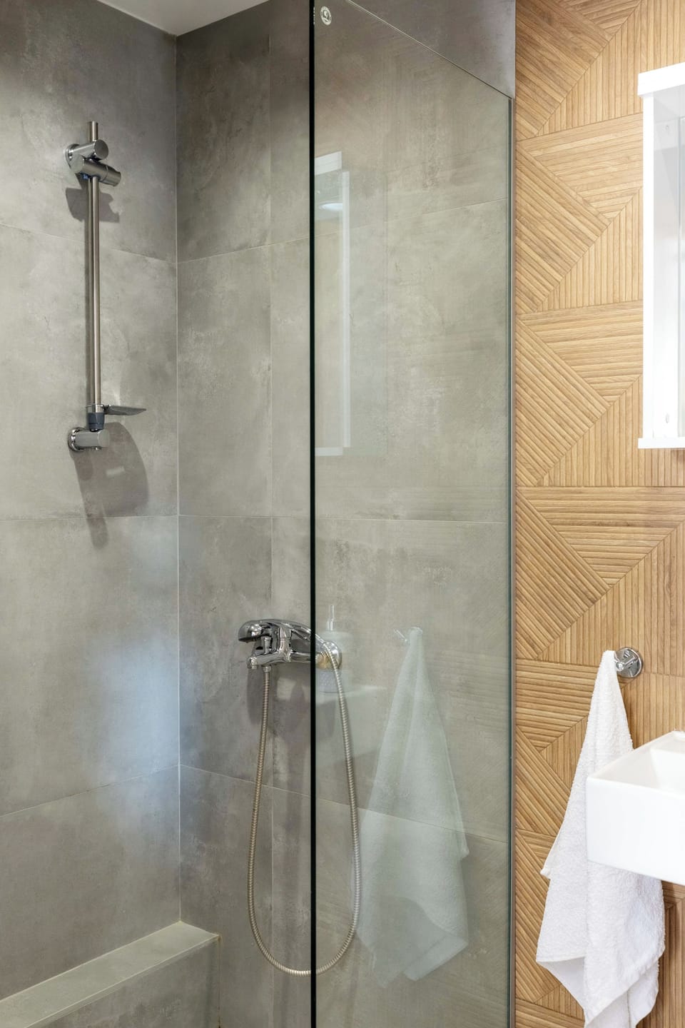 Standard Double Room, City View | Bathroom | Free toiletries, hair dryer, slippers, towels