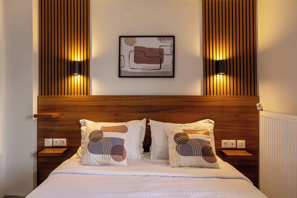 Premium Double Room, Sea View | In-room safe, desk, laptop workspace, iron/ironing board