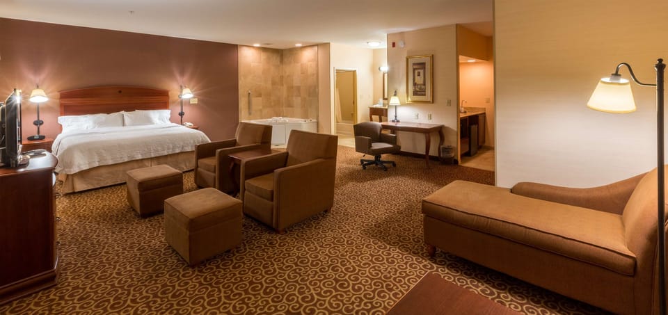 Suite, 1 King Bed, Non Smoking | Hypo-allergenic bedding, in-room safe, iron/ironing board, free WiFi