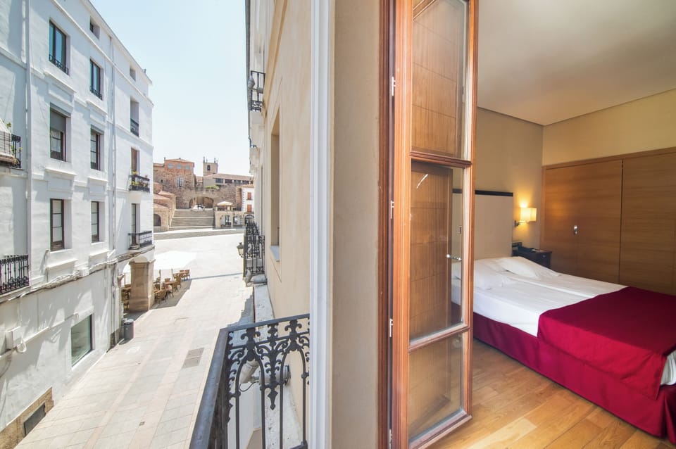 Double Room | Minibar, in-room safe, soundproofing, cribs (free)