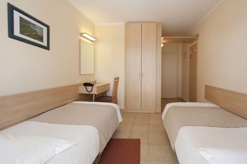 Travel crib, bed sheets