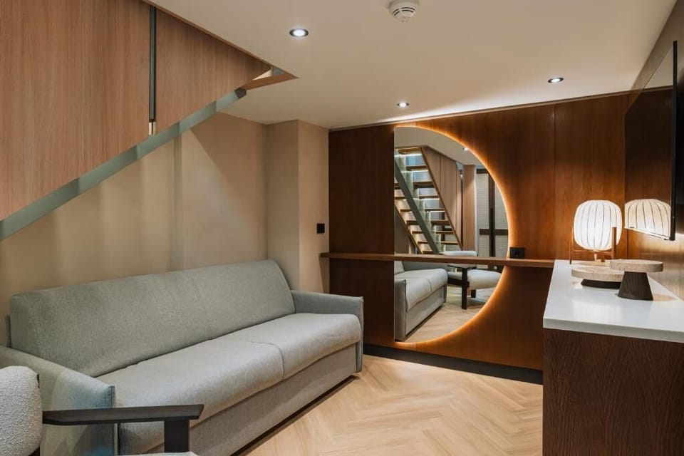 Premium Studio Suite | Living area | 60-cm TV with cable channels