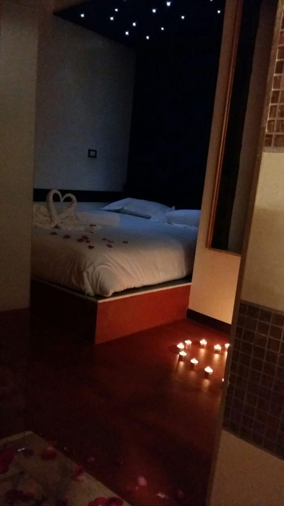 Deluxe Double Room | Desk, iron/ironing board, free WiFi, bed sheets