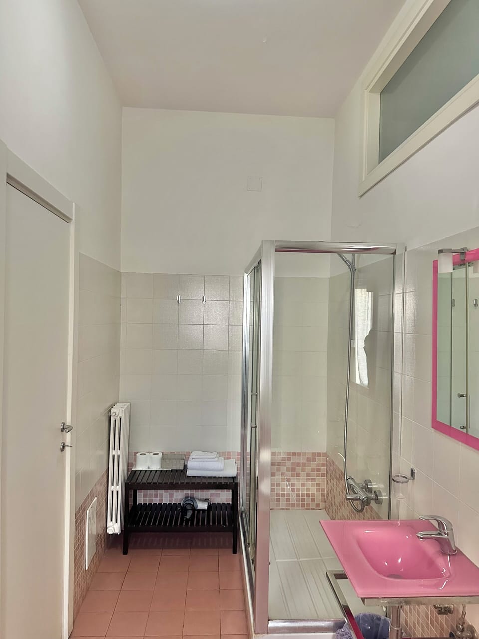 Classic Twin Room, 2 Twin Beds, Private Bathroom, City View | Bathroom | Shower, free toiletries, hair dryer, bidet