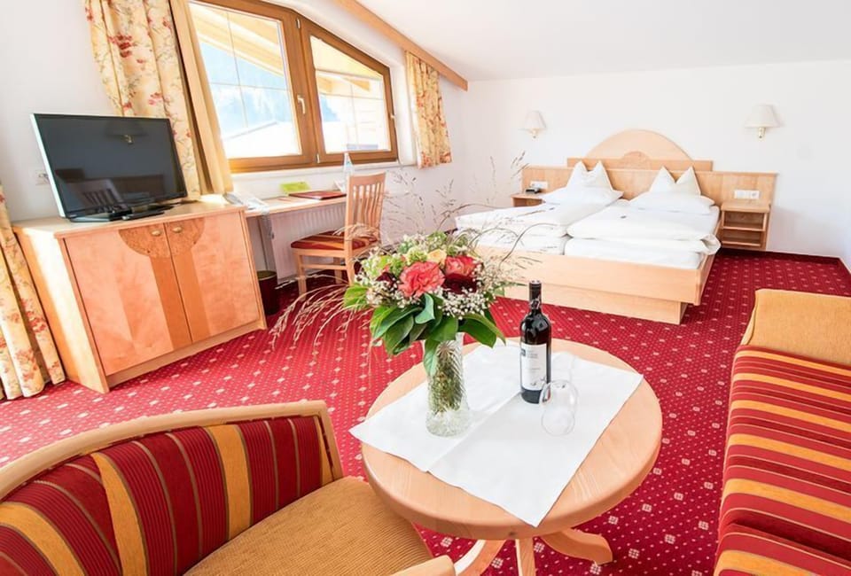 Suite, Balcony, Mountain View | Premium bedding, in-room safe, desk, soundproofing