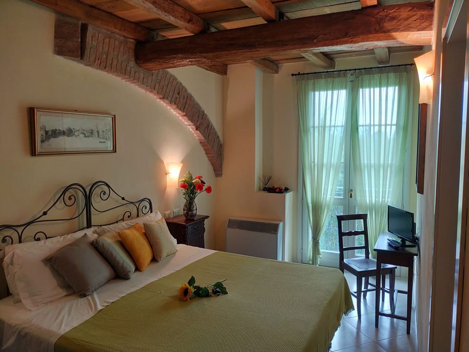 Superior Double Room | Down comforters, laptop workspace, iron/ironing board, free WiFi