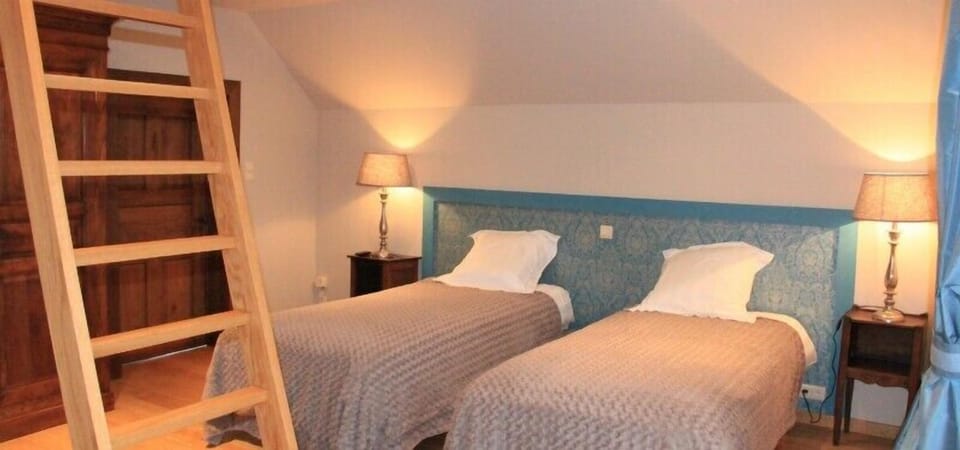 Quadruple Room (Manon) | Premium bedding, desk, blackout drapes, WiFi (free)
