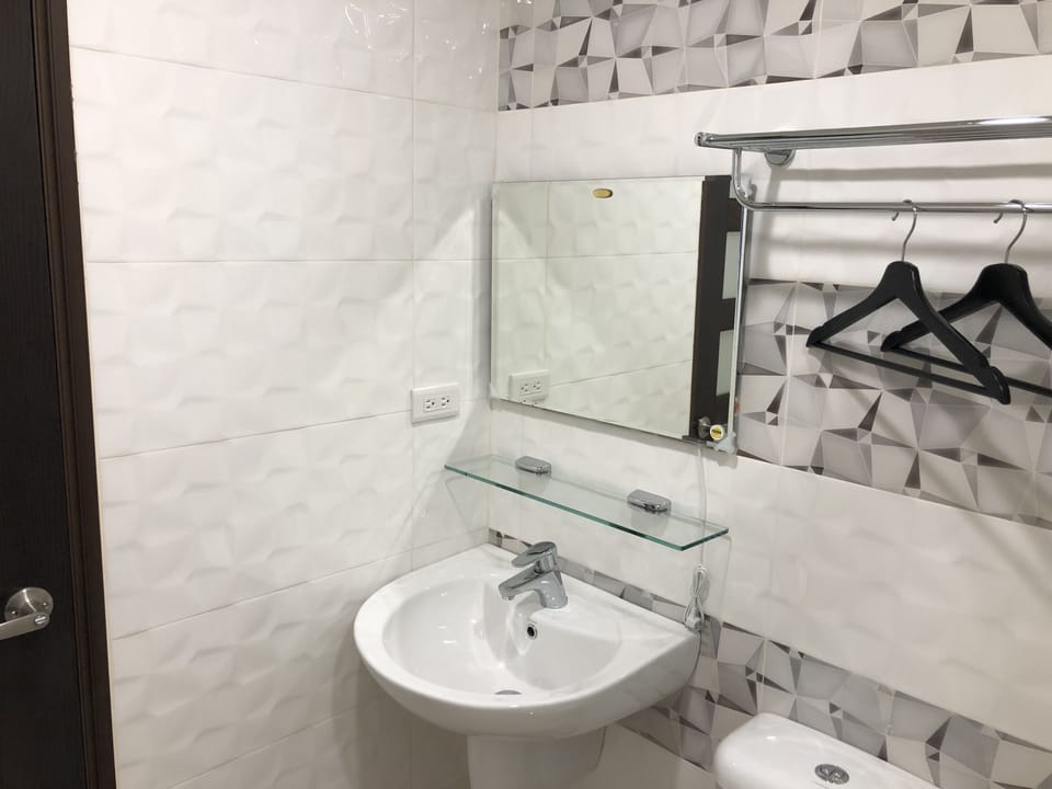 Double Room | Bathroom sink