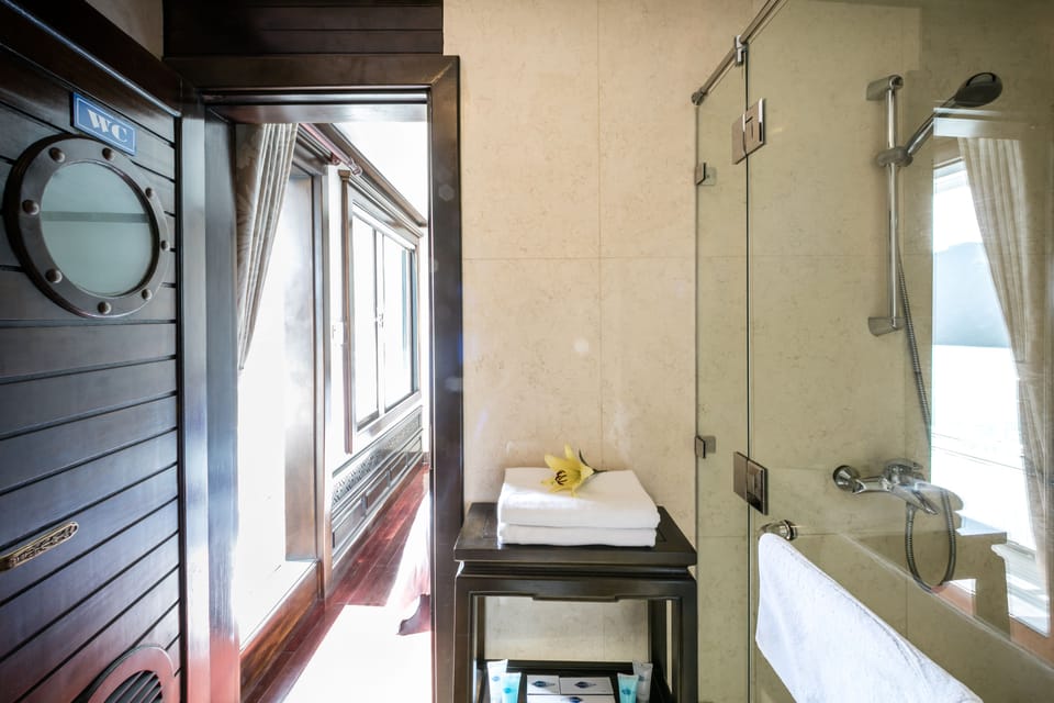 Suite, Balcony | Bathroom | Shower, free toiletries, hair dryer, bathrobes