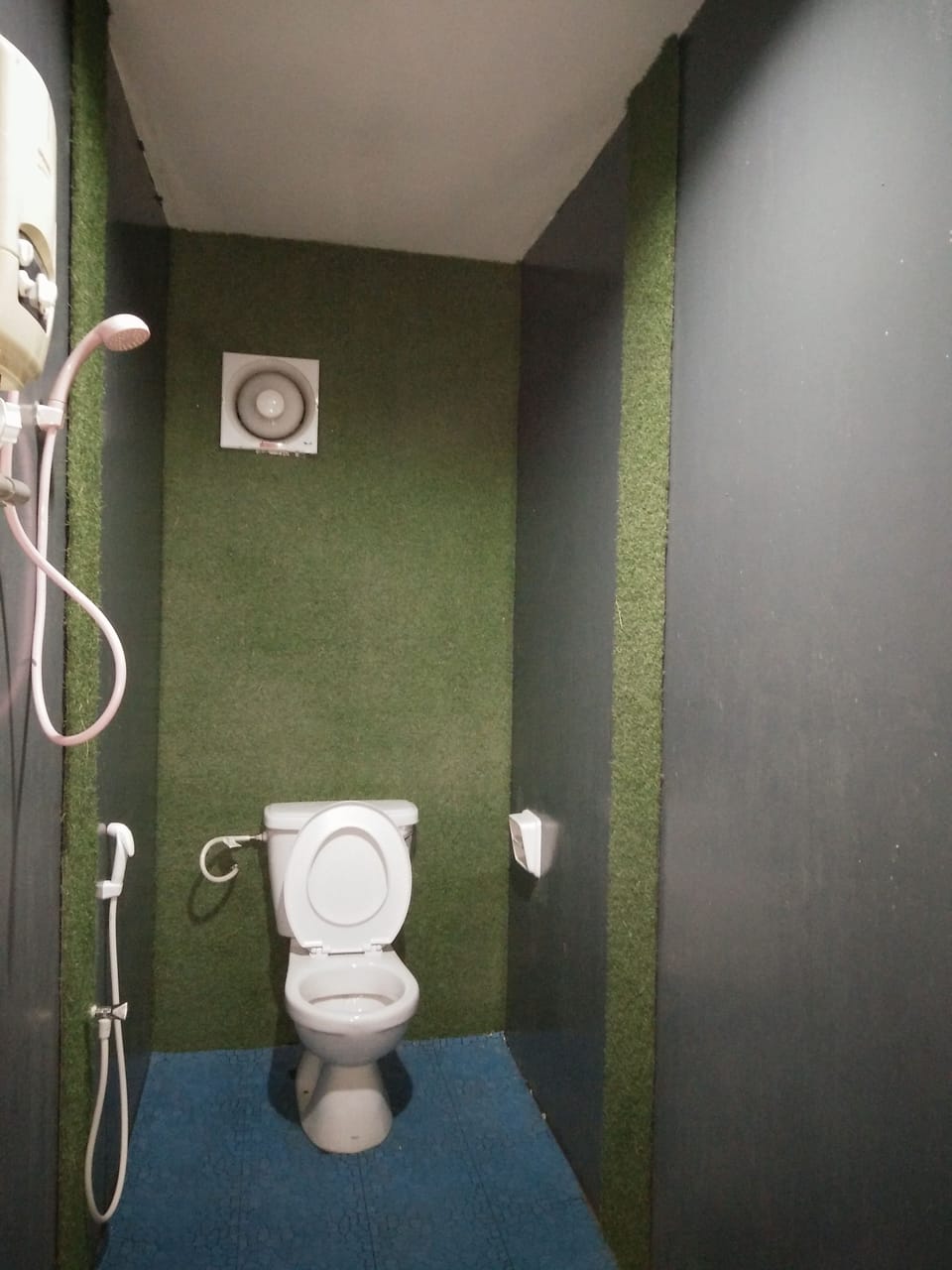 Shower, free toiletries, hair dryer (on request), towels
