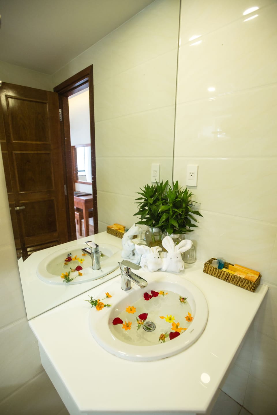 Shower, free toiletries, hair dryer, slippers