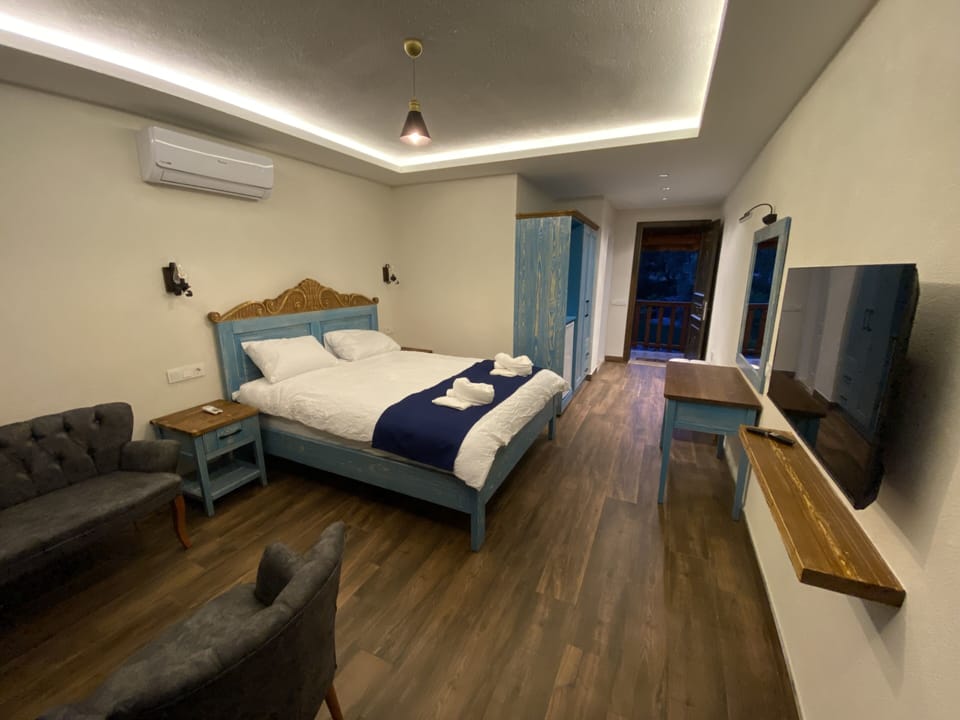 Luxury Double Room, Sea View | Desk, free WiFi