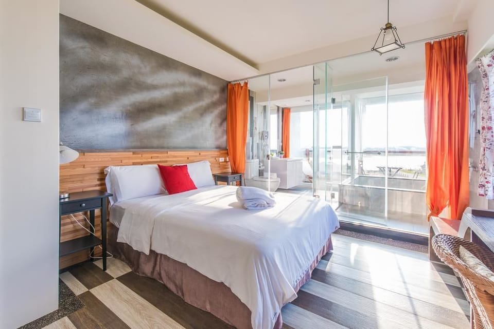 Double room with sea view without bathtub (with balcony and plunge pool) | Blackout drapes, soundproofing, free WiFi, bed sheets