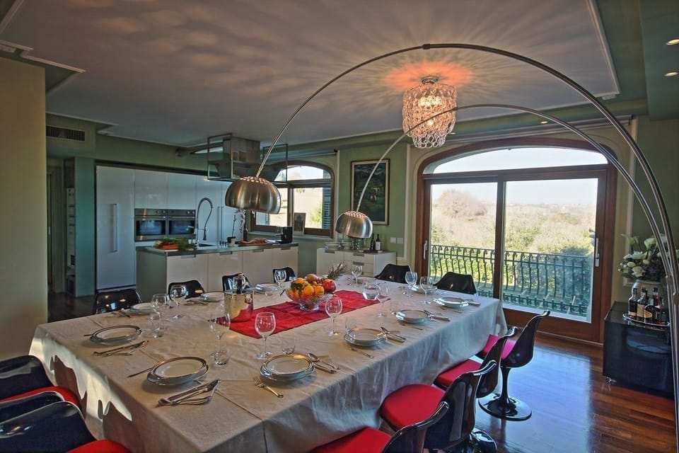 Design Villa, Pool Access, Hill View | In-room dining