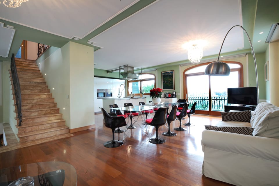 Design Villa, Pool Access, Hill View | Living area