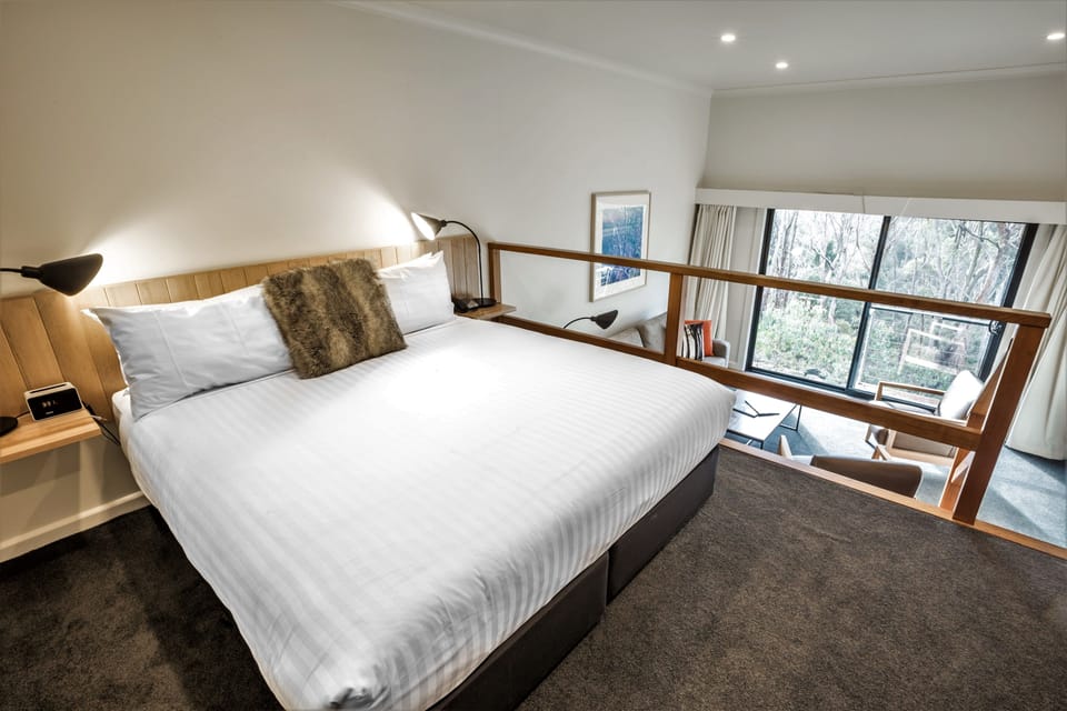 Premier King Room - Split Level | Individually decorated, individually furnished, desk, iron/ironing board