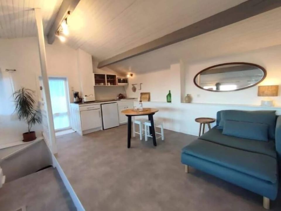 Classic Room, Patio, Sea View | Private kitchen