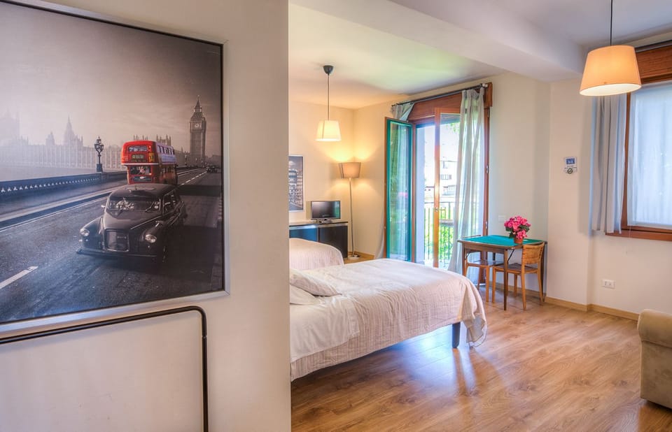 Studio | Desk, iron/ironing board, rollaway beds, free WiFi