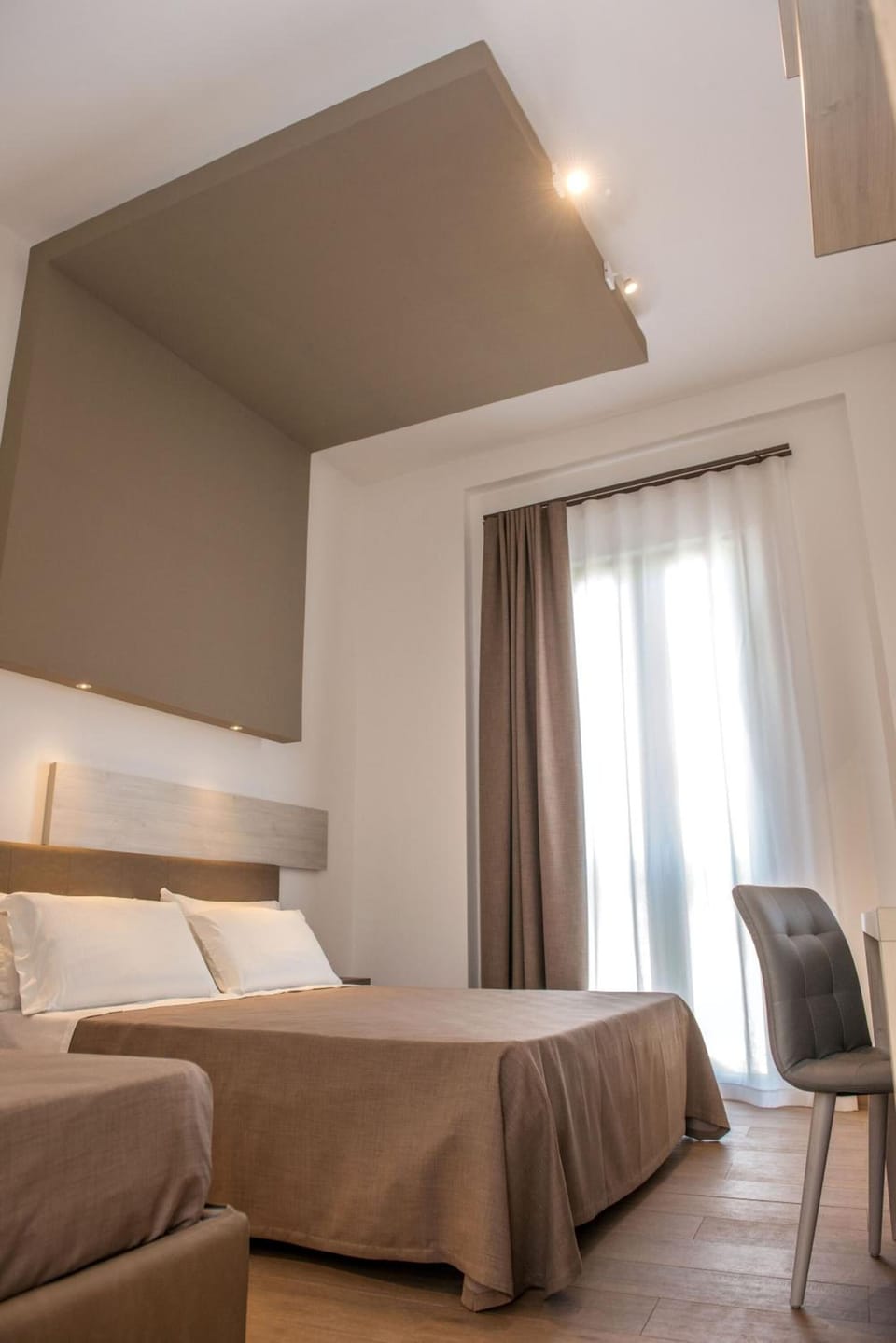 Minibar, desk, free WiFi