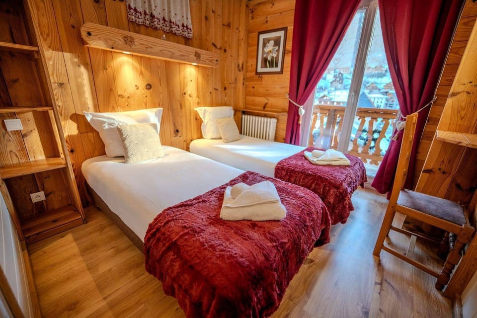 Standard Twin Room | Desk, free WiFi, bed sheets