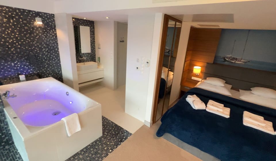 Exclusive Duplex | Premium bedding, minibar, in-room safe, desk